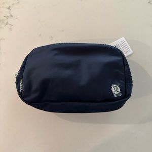 NWT Lulu lemon everywhere belt bag - color navy blue